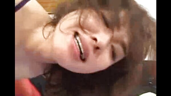 امرأة سمراء ضئيلة البرية nympho افلام سكس ايطالي مترجم تمتص اثنين من الدهون lollicocks قبل analfuck (FMM)