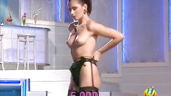 امرأة سمراء لطيف القرمزي البنوك اجتاز سكس وجنس مترجم امتحانات ركوب